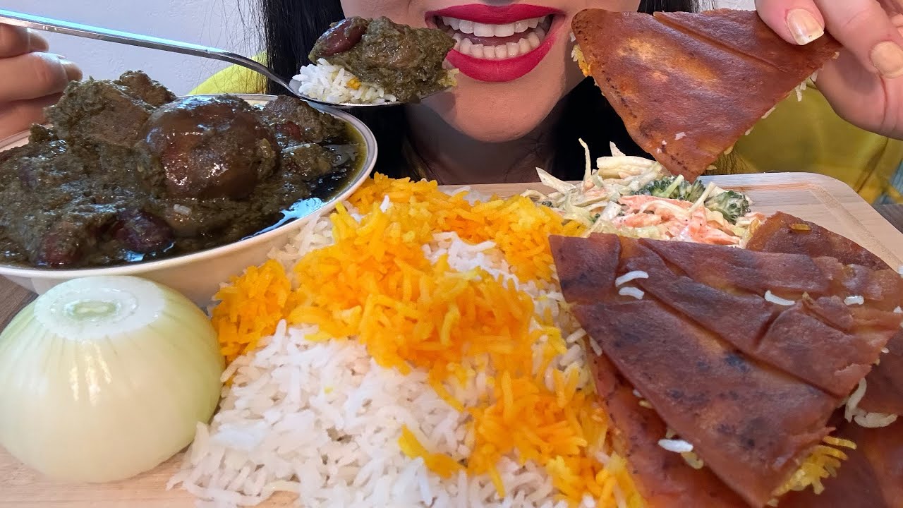 Mukbang persian stew Ghormeh Sabzi with rice and tahdig | موکبانگ قورمه سبزی با سالاد کلم پیچ و پیاز