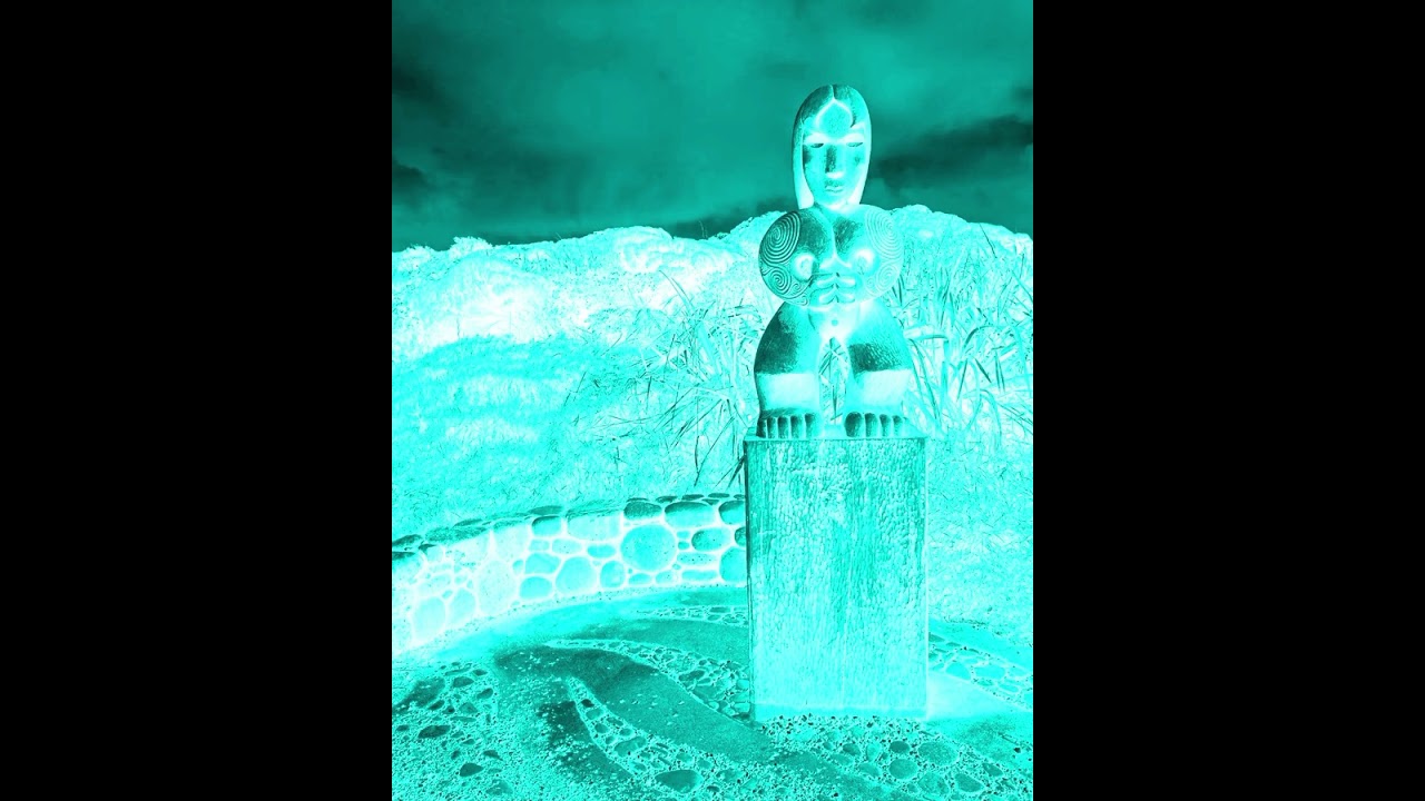 Hidden in the shadows - Nahmo