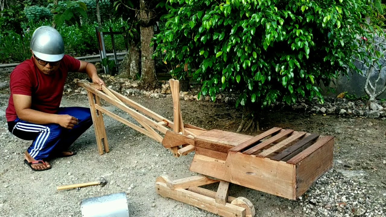 Jangan nonton..... ini cuma merakit excavator kayu mainan