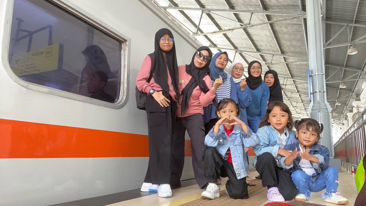 VLOG Liburan Sekolah Murah Meriah Naik Kereta Api | Bersama Keluarga | Kereta Api Indonesia