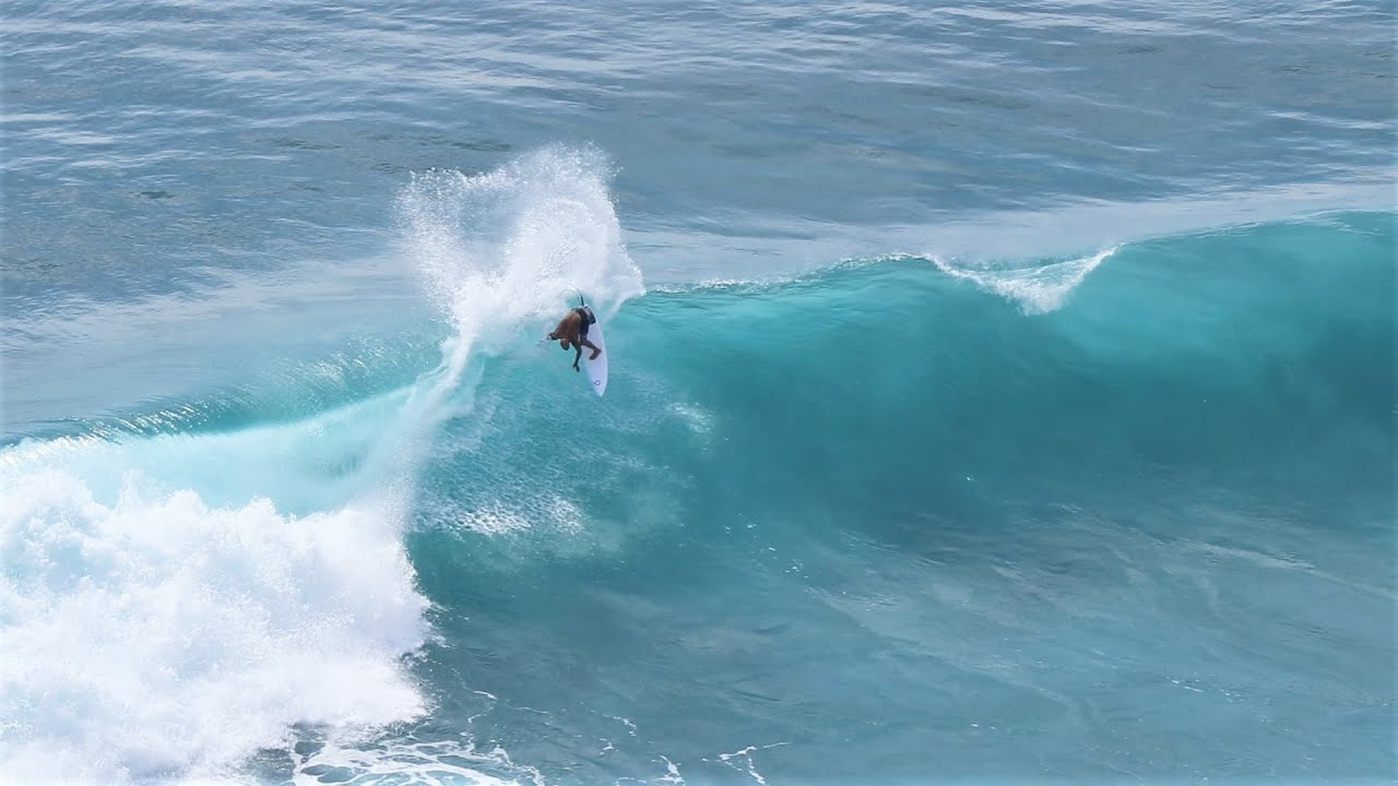 Kelly Slater Shredding Uncrowded Uluwatu - Bali, Indonesia