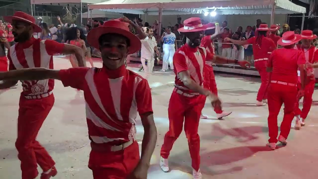UNIDOS DE PADRE MIGUEL 2024 | MINIDESFILE NA CIDADE DO SAMBA