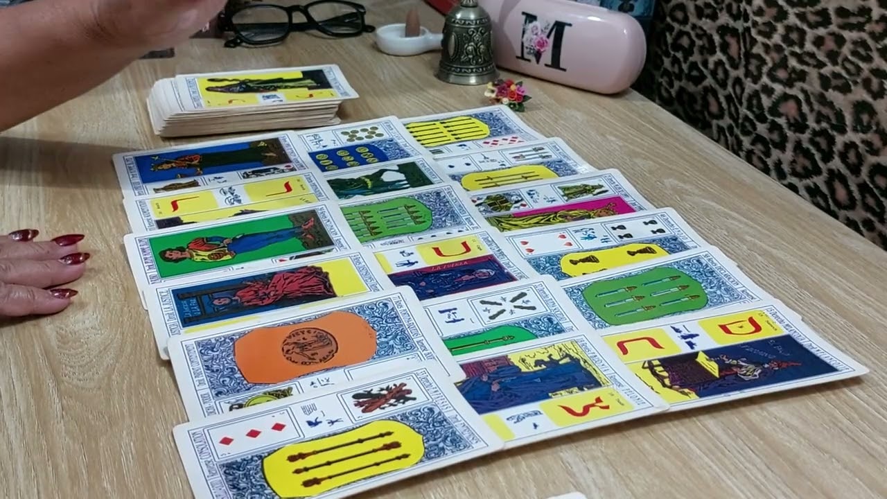 &iquest;Ha pensado en t&iacute;,  te extra&ntilde;a? Tarot interactivo 