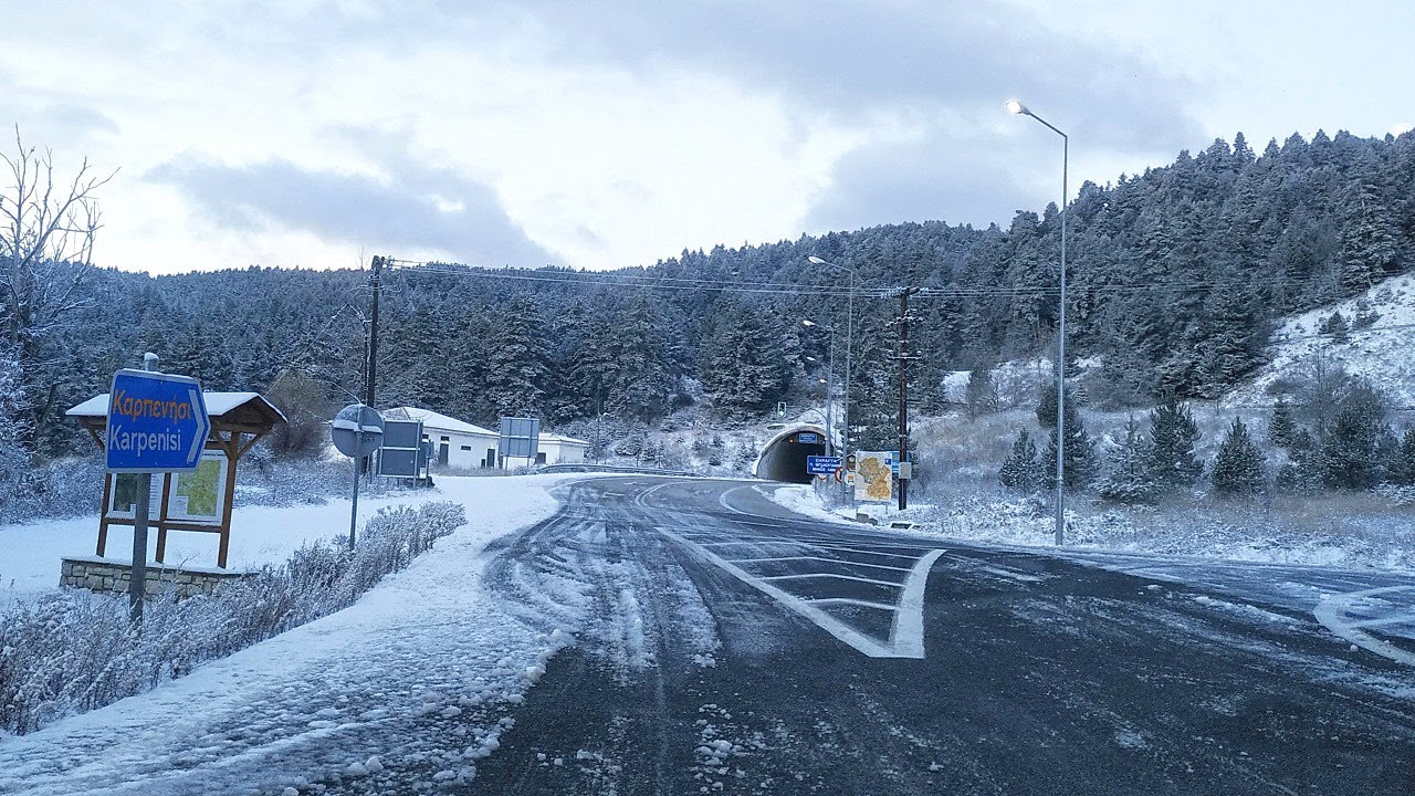 Το πρώτο χιόνι έπεσε στο Καρπενήσι - Διαδρομή από τη Σήραγγα ως το κέντρο (29.12.2019)