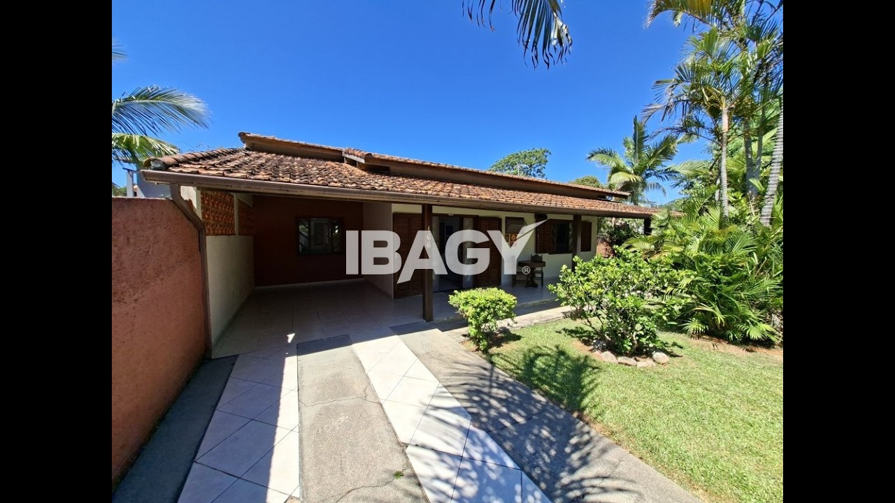 Casa com 3 dormitórios no bairro: Ingleses do Rio Vermelho
