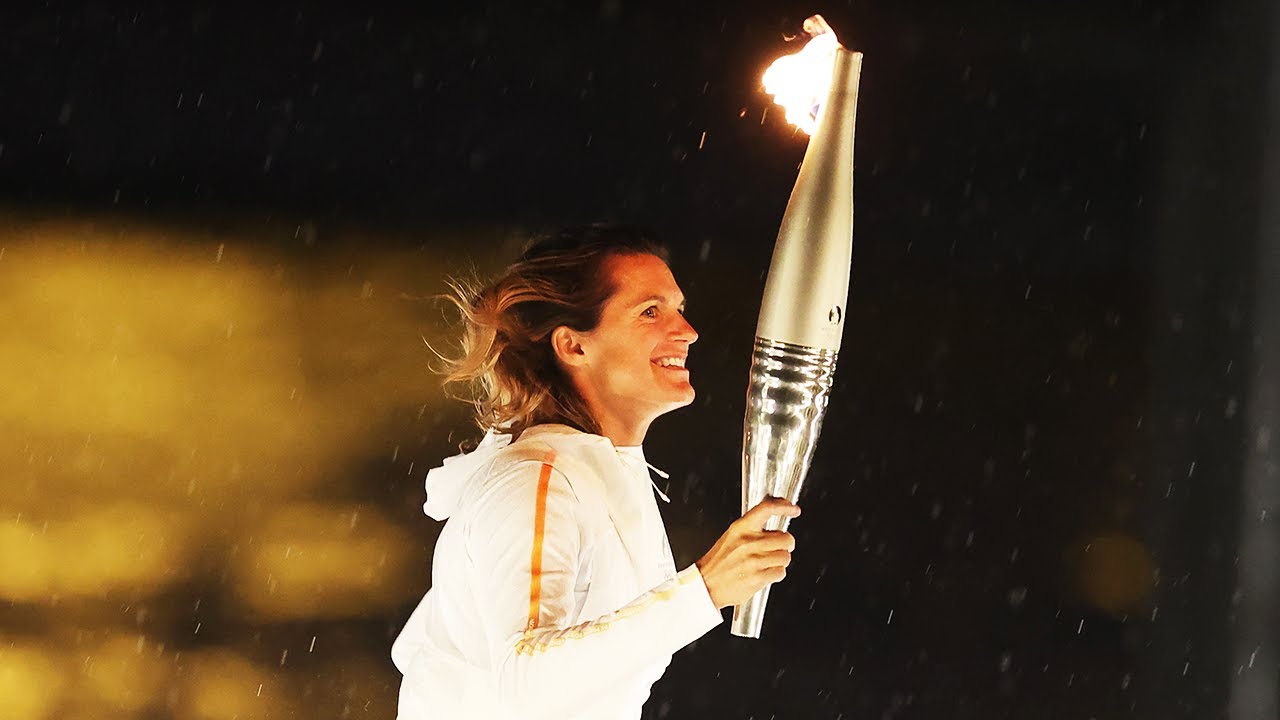 JO PARIS 2024 - Mauresmo, Douillet, Manaudou : 24 porteurs de la flamme olympique pour finir