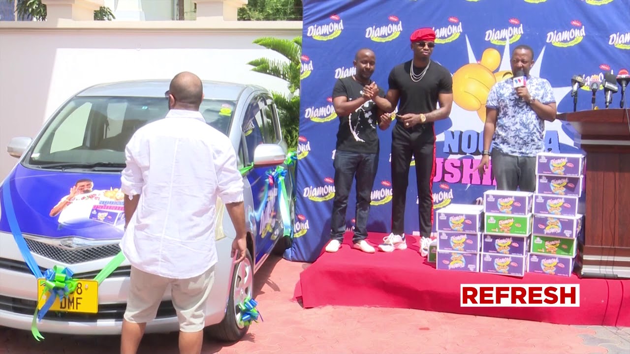 DIAMOND PLATNUMZ AKABIDHI  ZAWADI YA GARI KWA MSHINDI WA DIAMOND KARANGA