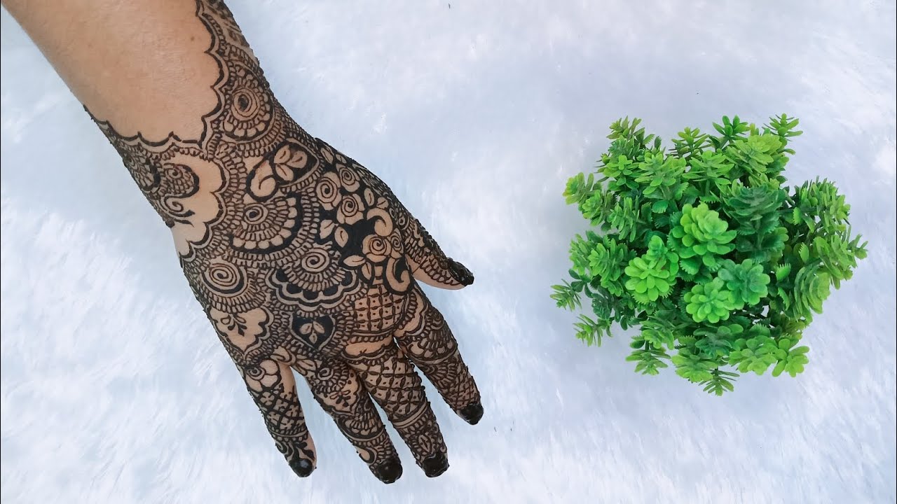Intricate bridal palm mehndi design 🌿🌸