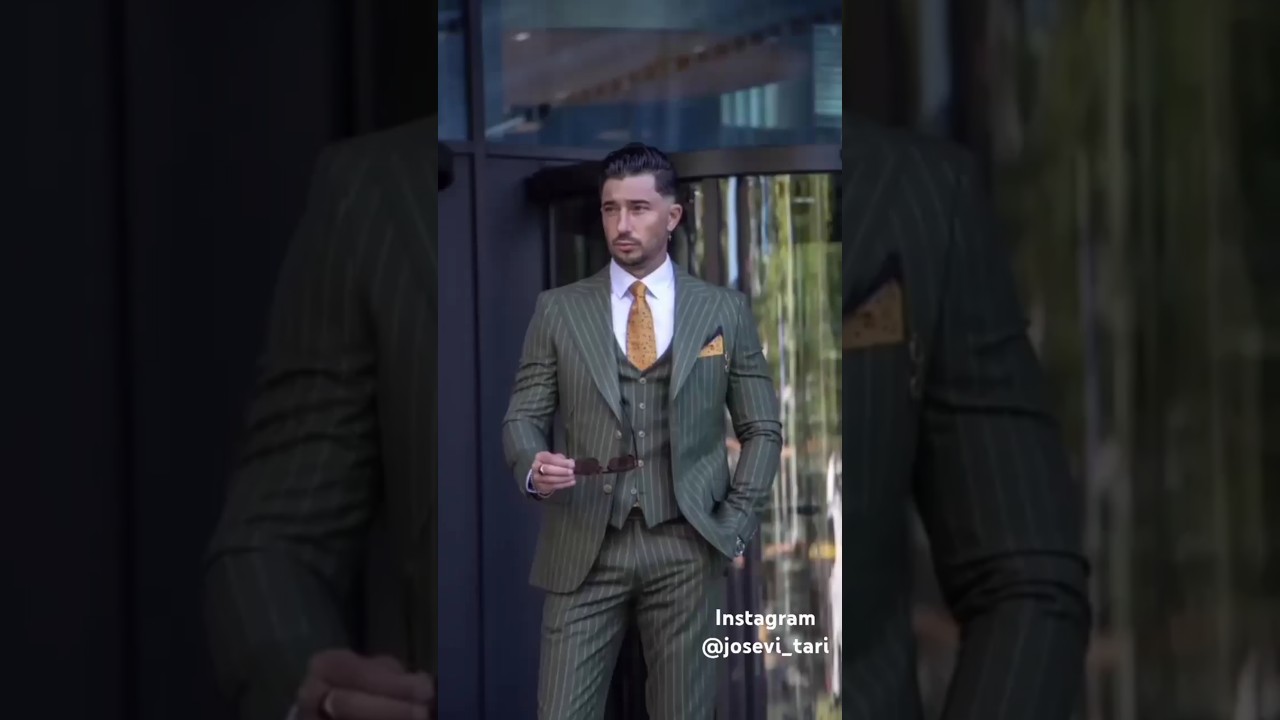 Men Green Suit #greensuit #greensuits #mensuit #mensuitstyle #mensuits #suitstyle #menfashion #suits