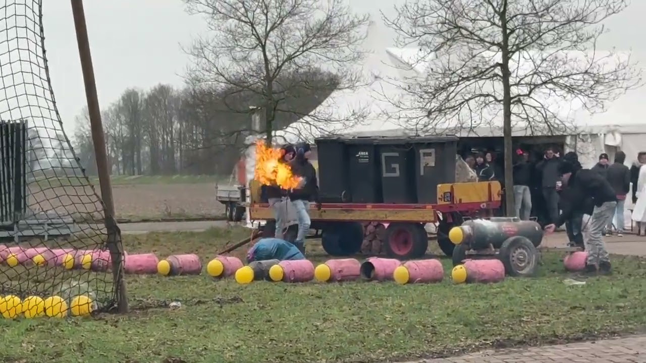 31-12-24 Carbidschieten in Erm in Drenthe.
