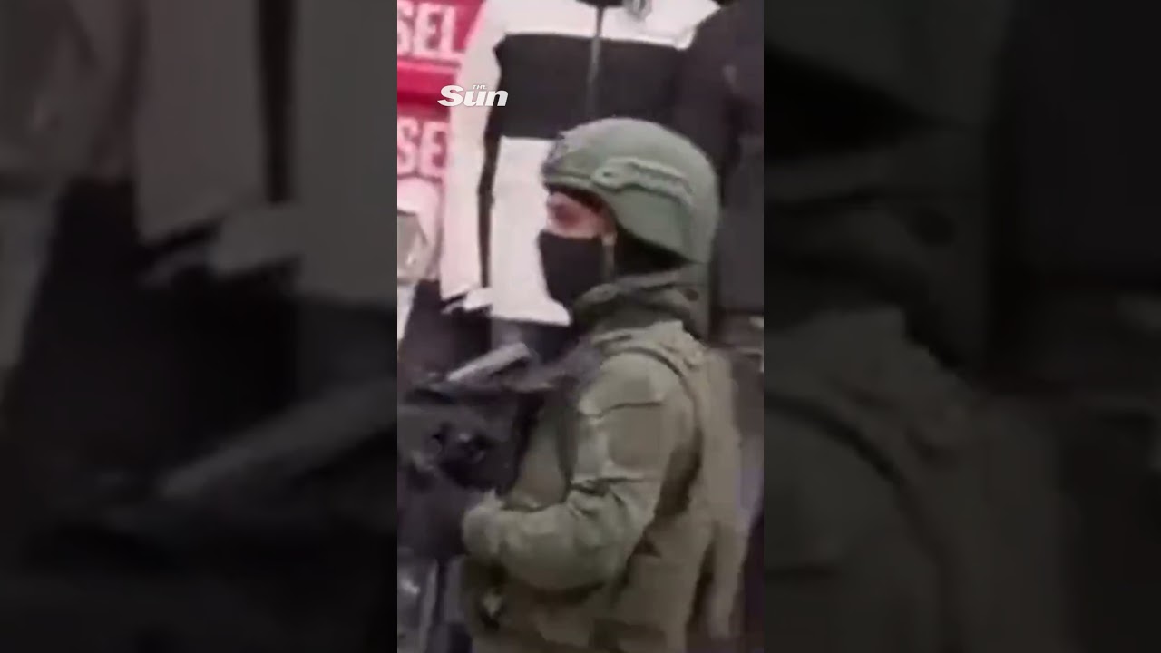 Robbers dressed as IDF soldiers raid jewellery store in Hebron 