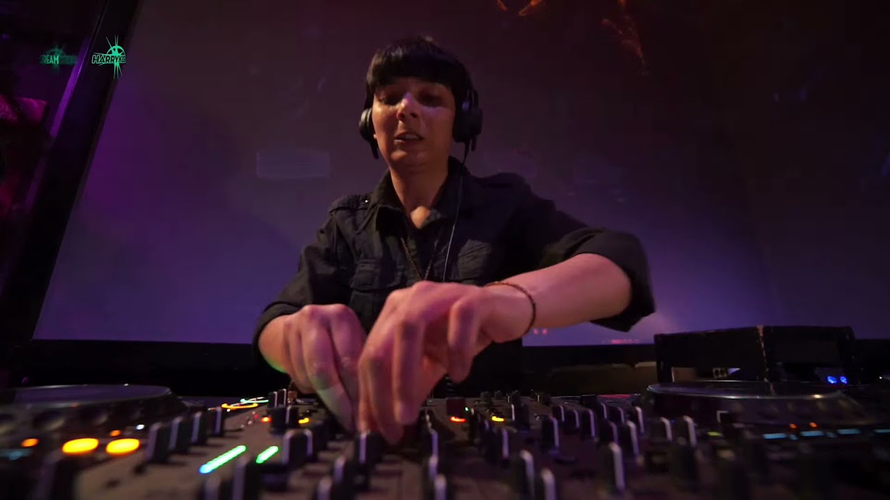 Station Endlos Livestream w/ Mila Stern & VJ Sicovaja