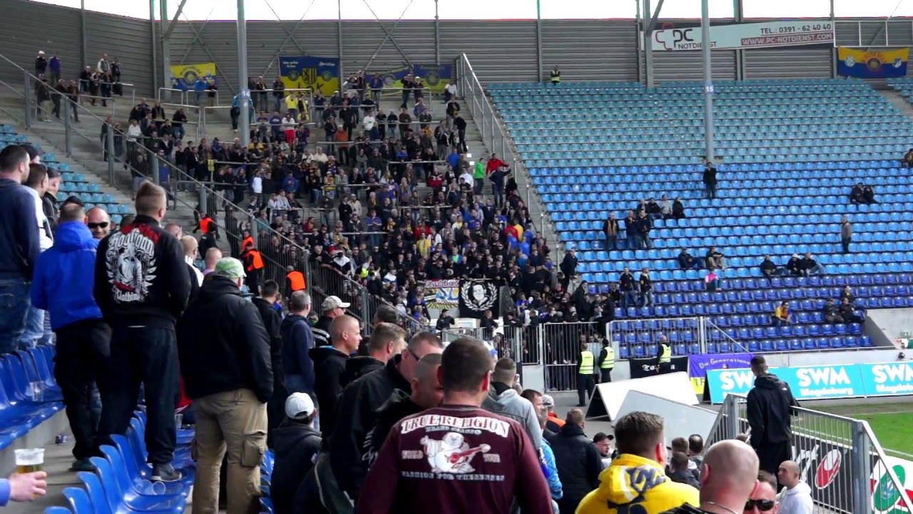 1.FC Magdeburg - Lok Leipzig, Ankunft der Lok Fans im Stadion
