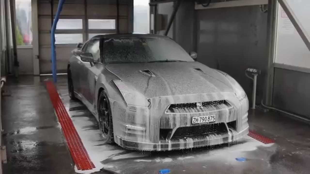 Nissan GT-R in Razor Touchless Car Wash - Autolavaggio Cecina, Tuscany