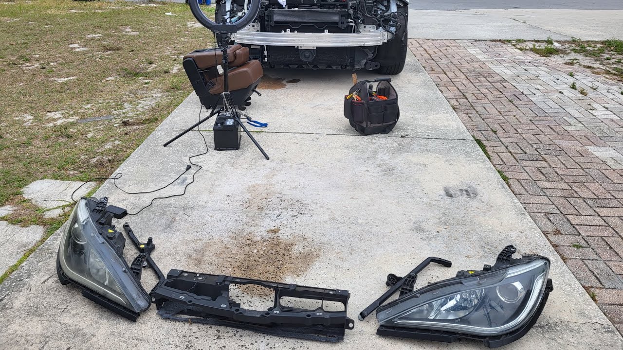 2017 Chrysler Pacifica Limted Radiator Change Out. Headlights and top cover