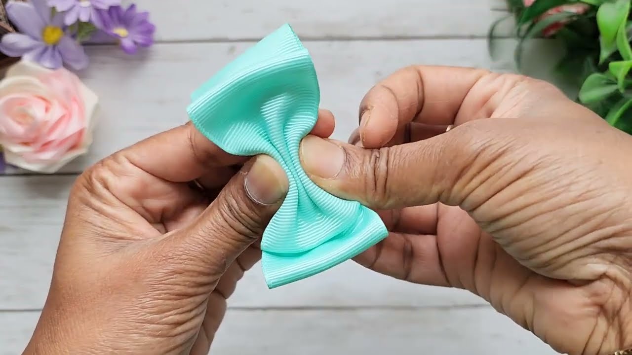 DIY easy bow making, bow with 4cm wide grosgrain ribbon .