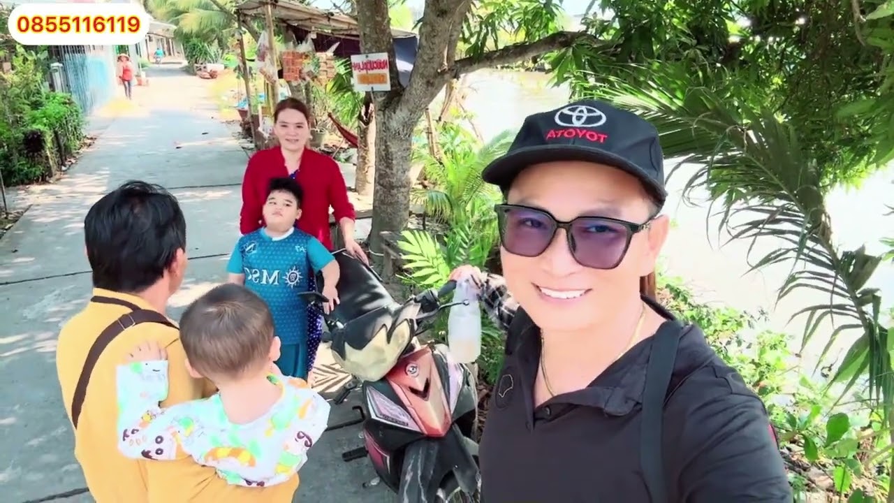 Đường vô nhà chi Chính quanh co ,Ngoại Minh Hiếu mua gì đùm đề sách về quê 