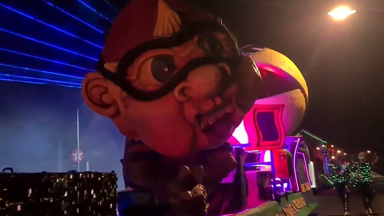 Emmer-Compascuum schittert tijdens Grootste Verlichte Carnavalsoptocht