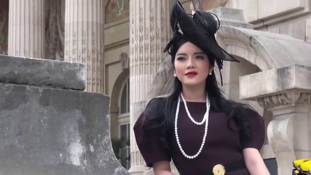 Fashion Week Paris 2014 2015  EXIT CHANEL