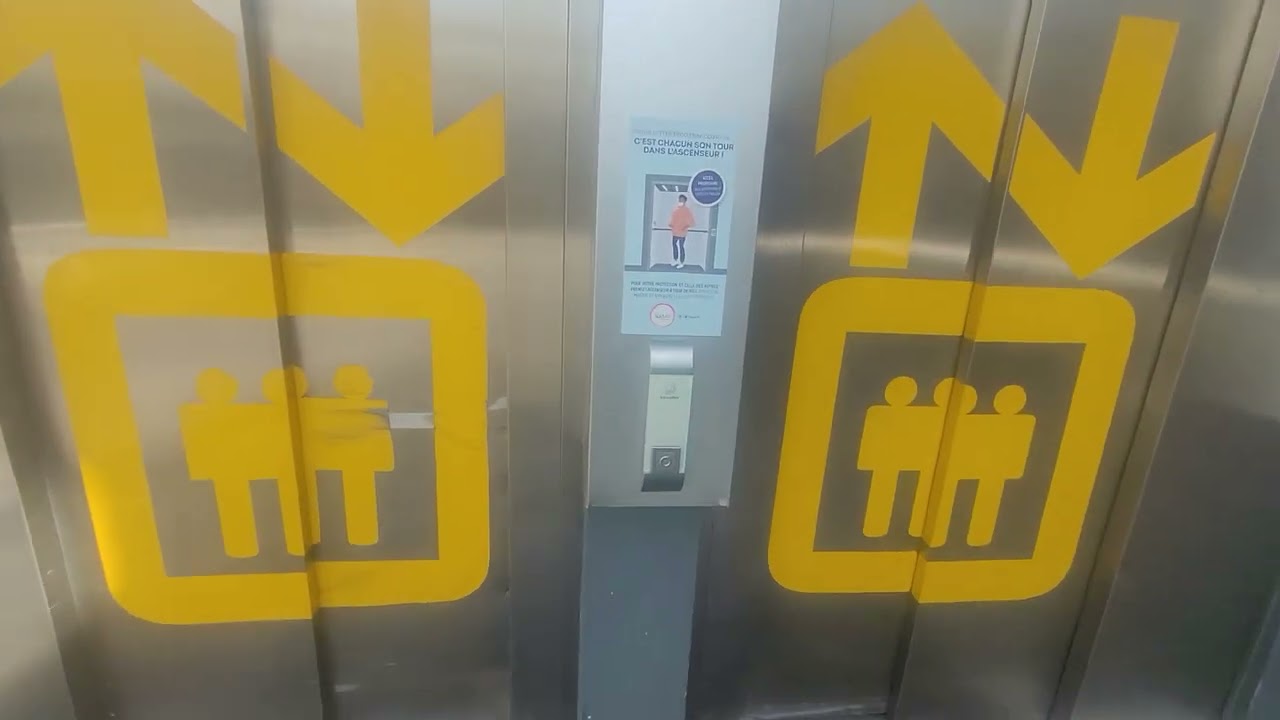 1 ascenseur sodimas modernisé par schindler et 1 ascemseur schindler Toulouse France