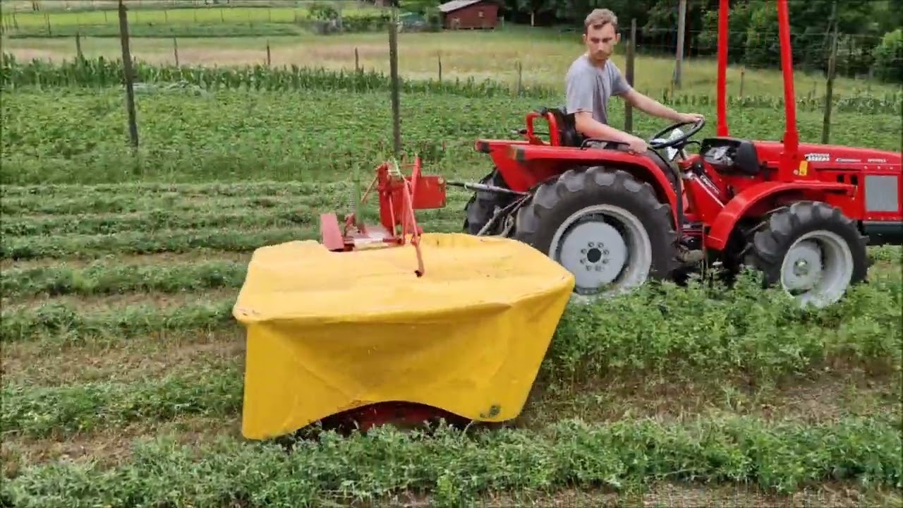 Carraro 4400 kosenie lucerne dvojbubnovou kosačkou Banrol