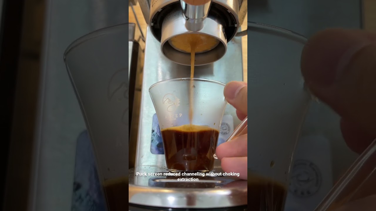 Espresso extraction with puck screen