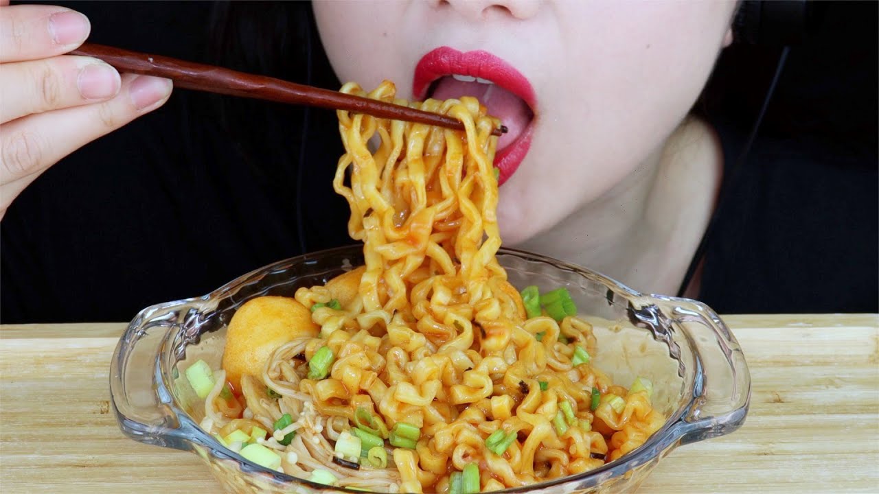 ASMR FIRE NOODLES *STEW TYPE* W/ ENOKI MUSHROOMS (EATING SOUNDS) MUKBANG *NO TALKING* | wendyasmr