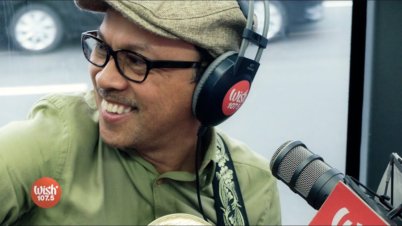 Noel Cabangon performs 