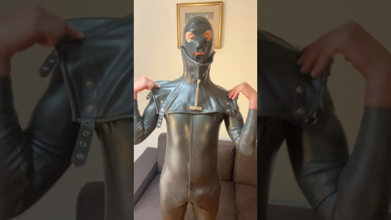 Heavy rubber neck Corset #latex #latexfashion #neckcorset #neckcollar #rubberman