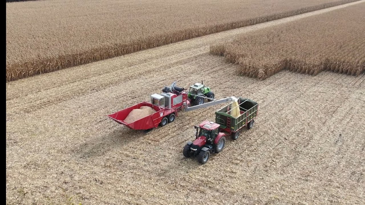 Spannende Maisernte mit großer Stade CCM Mühle und New Holland Mähdrescher!