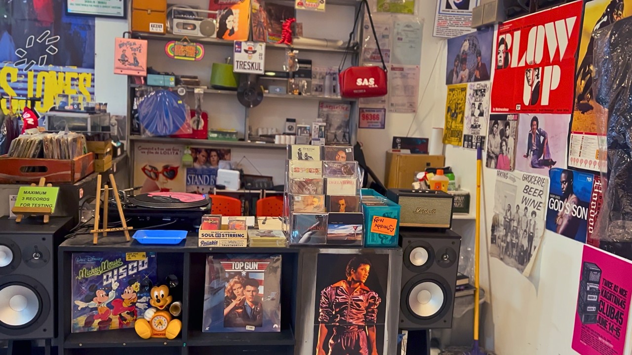 Vintage Toys, Vinyl Records & Antiques You Won't Believe Exist! | AliX AliMall Cubao HIDDEN GEM