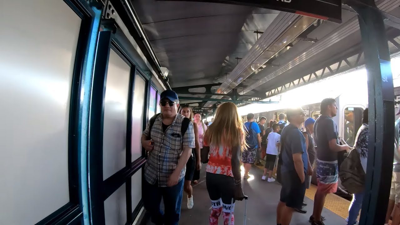 ⁴ᴷ⁶⁰ Walking Jackson Heights - Roosevelt Avenue / 74th St-Broadway (E)(F)(M)(R)(7) Subway Station