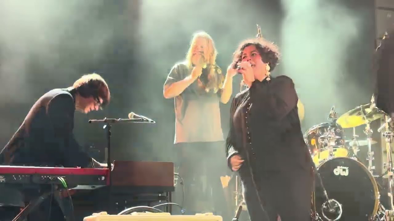 Mahalia Barnes & James (Jimmy) Van Cooper live. Rolling On The River. Rock the Boat 2025