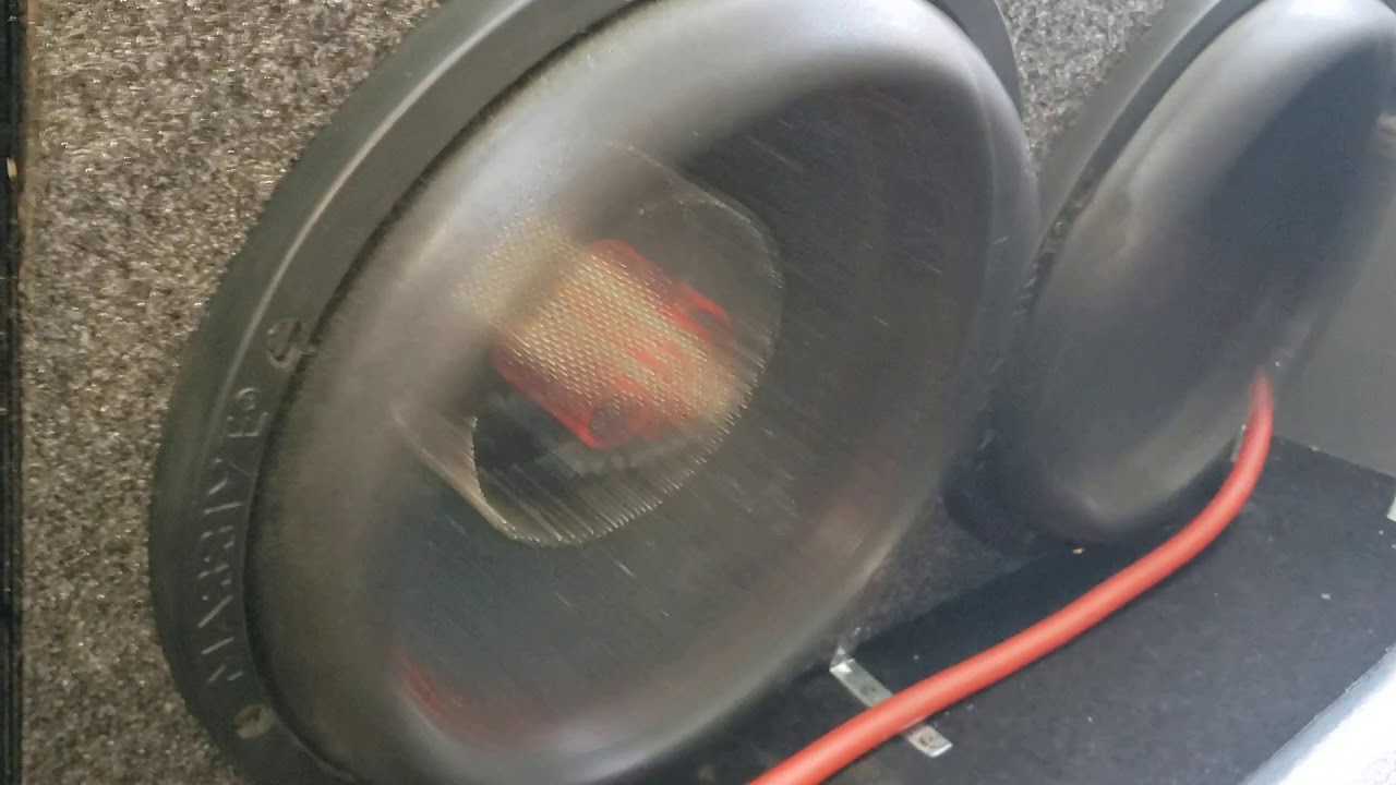 Massive audio Hippo xl 12's on a Audiopipe 3k. I have no copyrights &copy;️ to this song