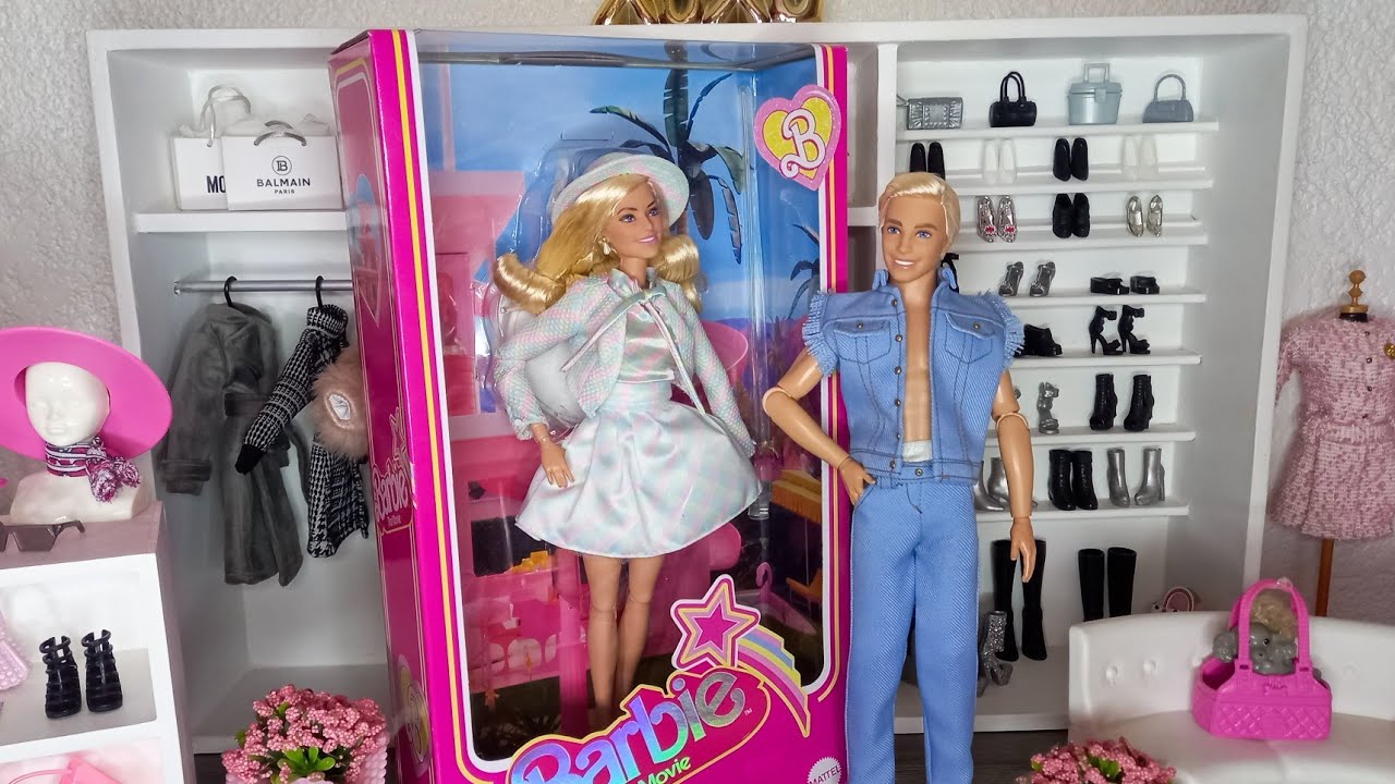 Unboxing Barbie 