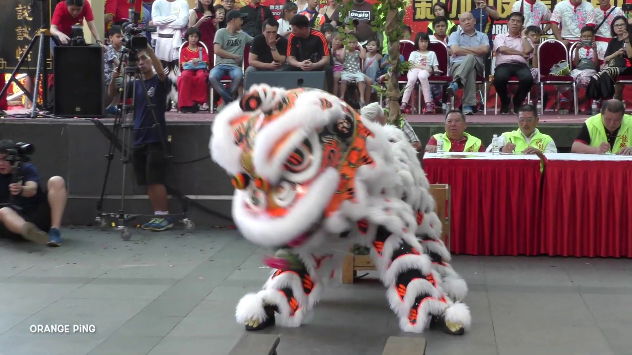 雷勇龍獅运动学院 at Kreta Ayer Square. 1 January 2019