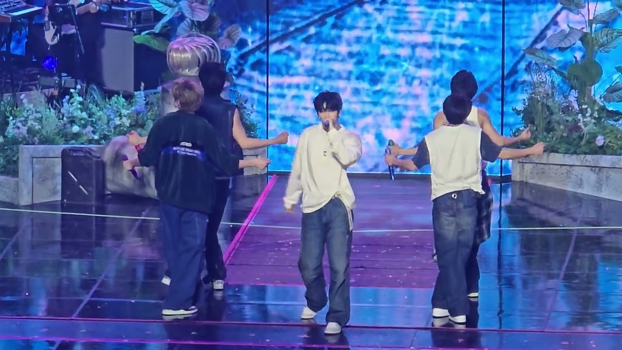 TXT - 0X1=LOVESONG (I KNOW I LOVE YOU) [WEVERSE CON FESTIVAL 2025]