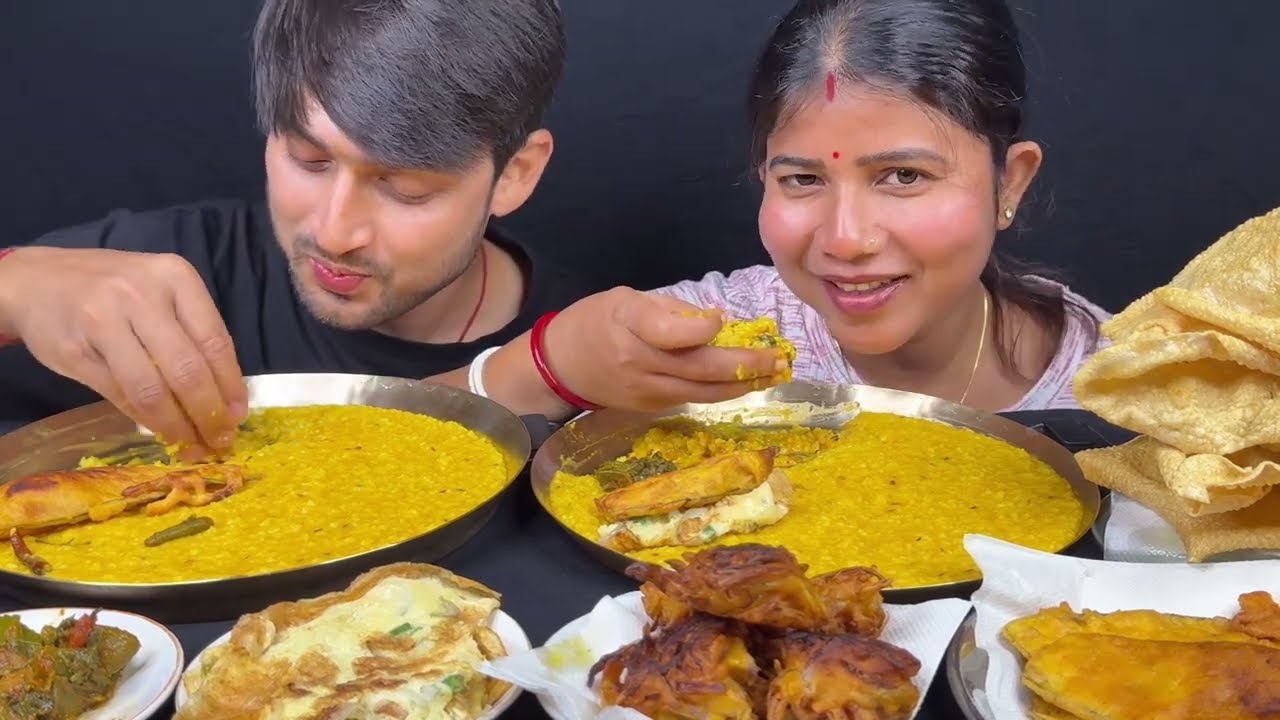 Eating, Khichuri,Panchmishali torkari,Beguni,Piyaji,Papor vaja#eatingfood #chicken #youtube #food