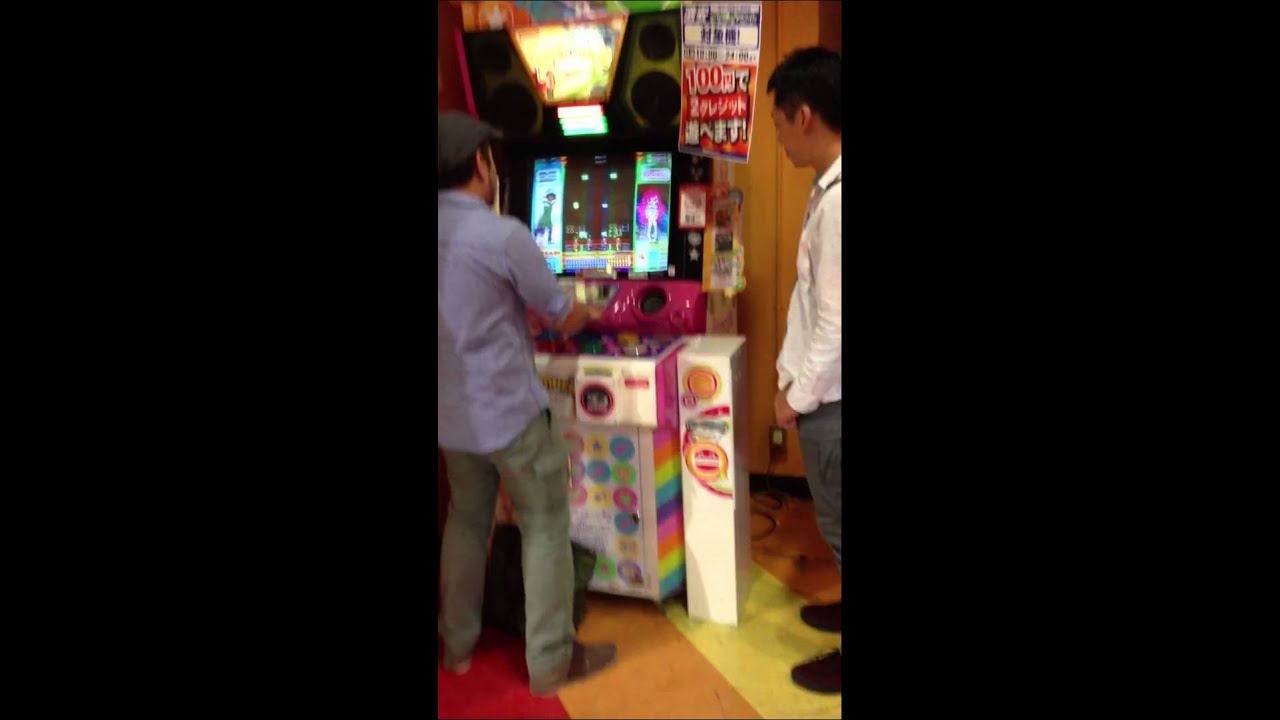 Hazmer plays Pop'n Music in Ikebukuro