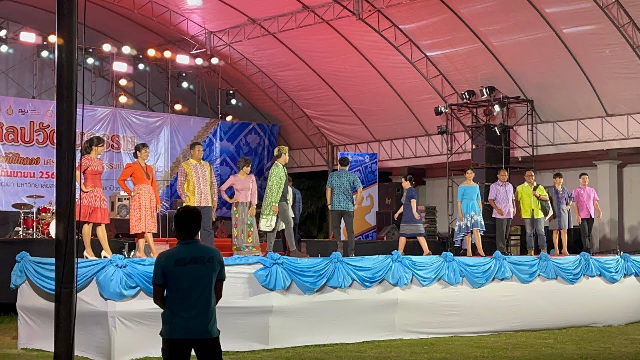 Ngan Wat (งานวัด) Thai Temple Fair | Jean Molleno