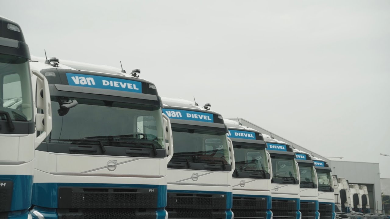 Opening chauffeursschool 'Vrachtwagenpiloot' bij Van Dievel Transport 2022