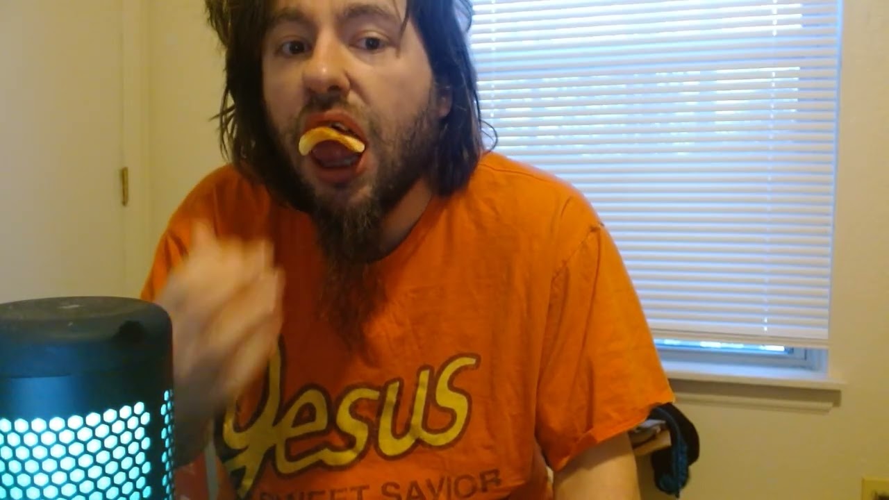 Doing a pringle eating ASMR