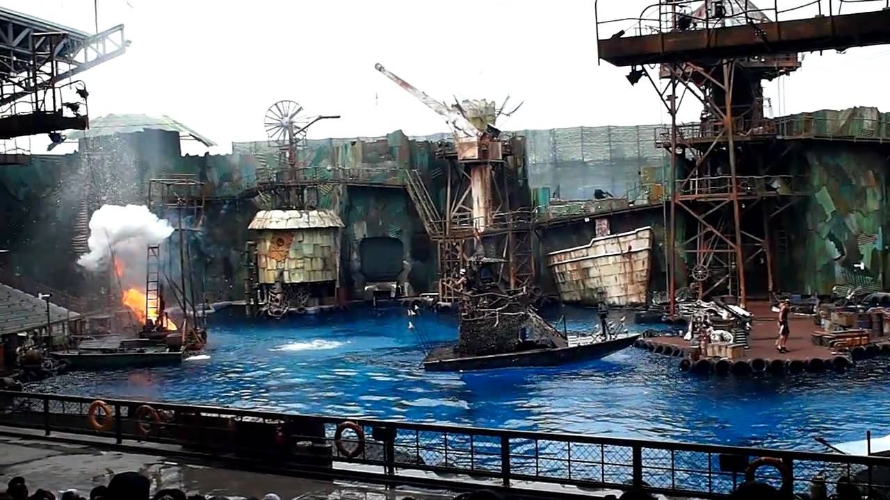 Universal Studios Singapore Waterworld Part 1/3