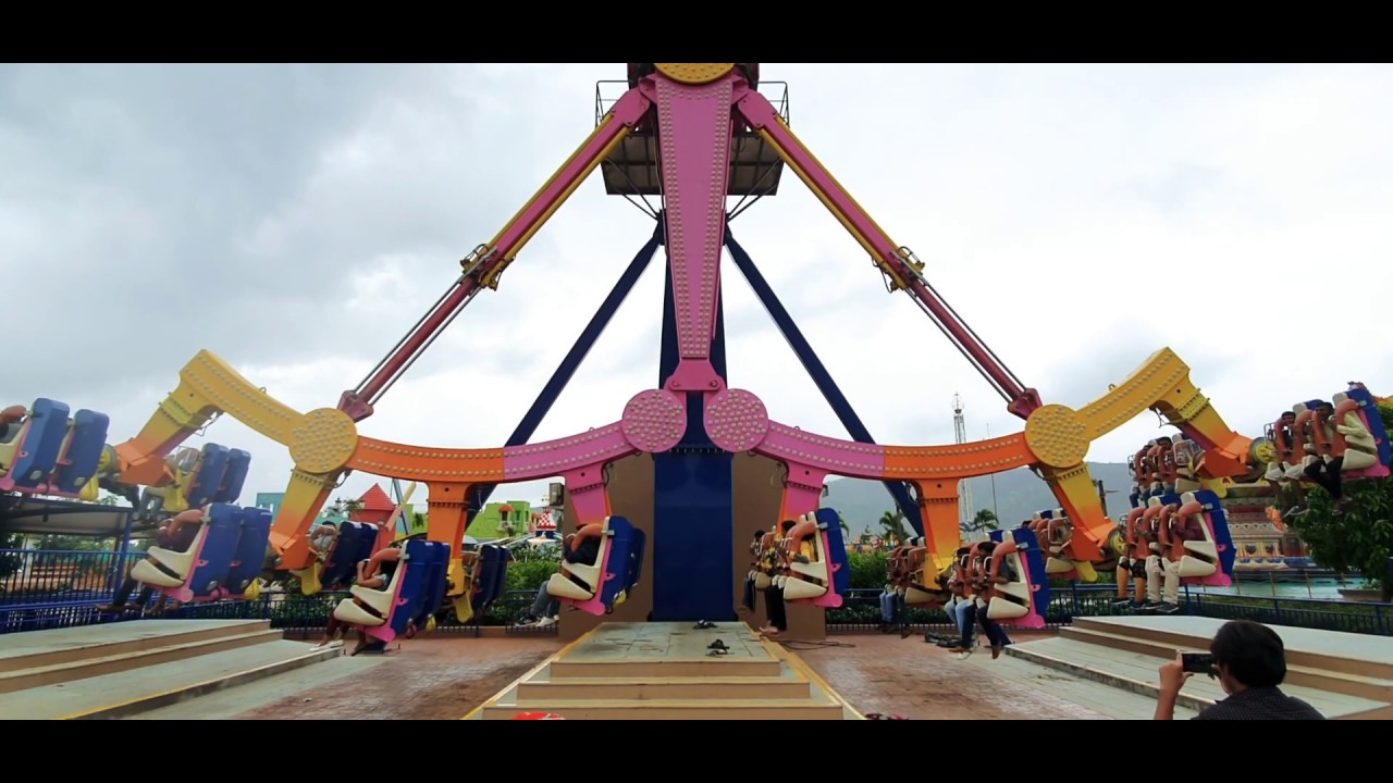 MAGIC MOUNTAIN Rides Crazy funn at -DELTA HOPPLA Ride