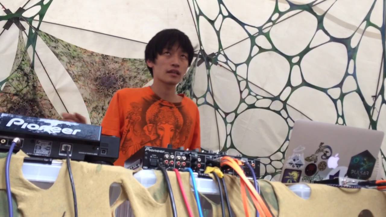 Dj Micro (bond/4SIGHT/Zenon Records)