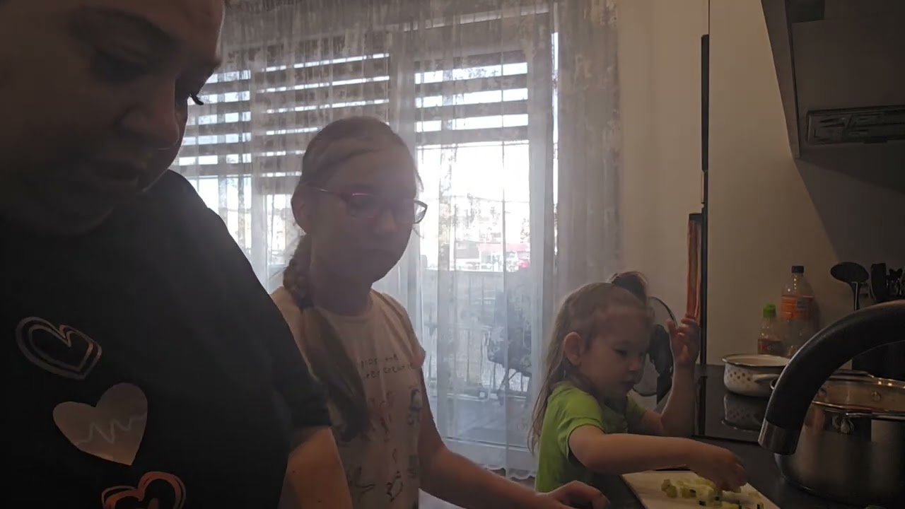 Готовим холодный борщ с детьми – просто и вкусно!