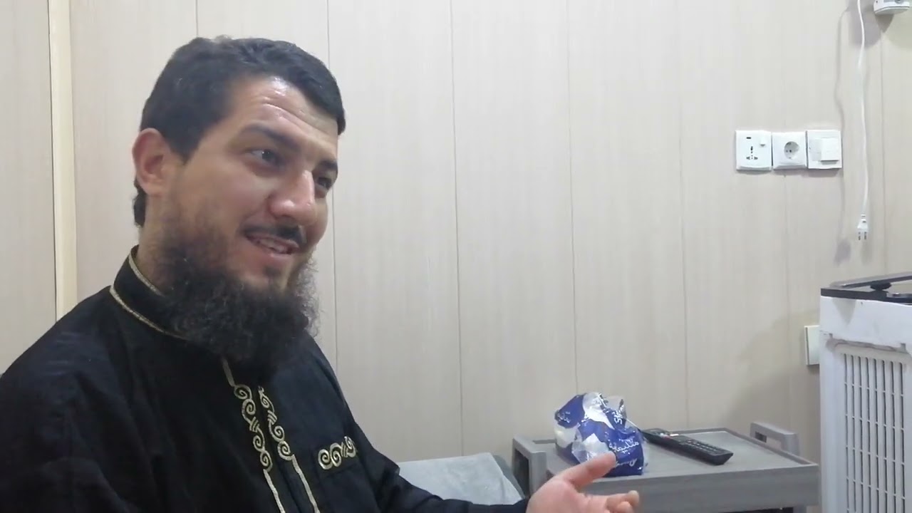 بەسەرهاتێکی خەندە ئامێز لەلای بینای کەعبەدا