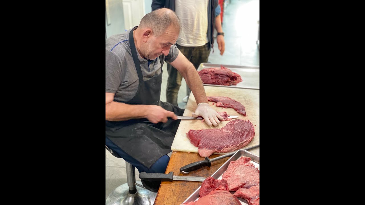 A'dan Z'ye Et Döner Nasıl Yapılır? - Kesme, Açma, Soslama, Takma, Pişirme