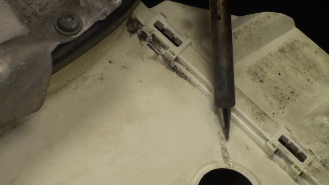 Thermoplastischen Kunststoff (Smart-450-Karosserieteil) mit dem Lötkolben schweißen