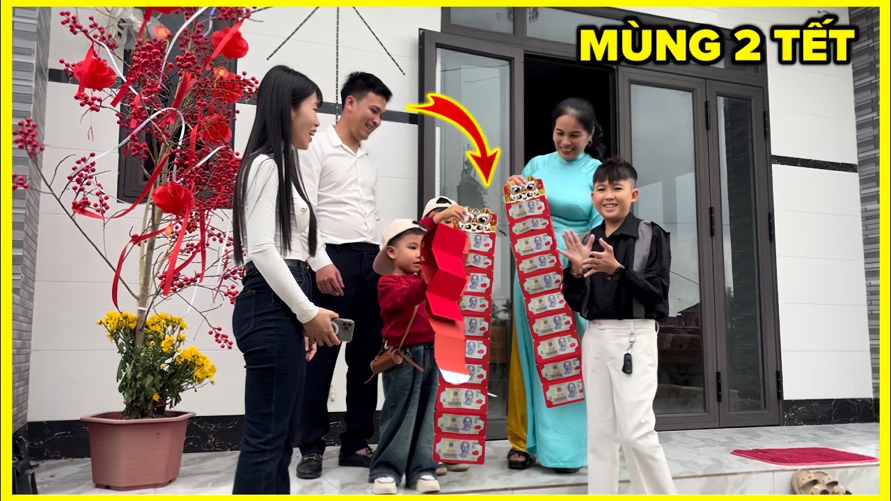 Mùng 2 Tết Đầu Bếp Tí Hon Lì Xì Gia Đình, Lộc Đầu Xuân Cả Nhà Rộn Ràng Tiếng Cười Và Hạnh Phúc